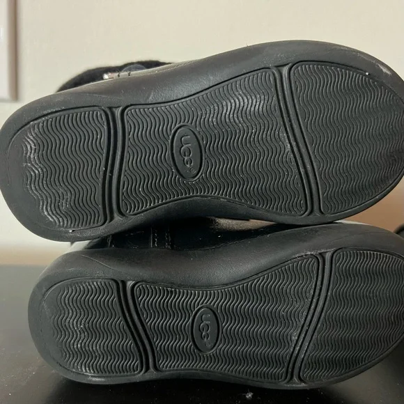 UGG Kids Shiny Black Boots - Picture 5 of 5
